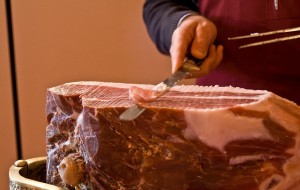 PROSCIUTTO S.DANIELE: SERVITO E SPIEGATO