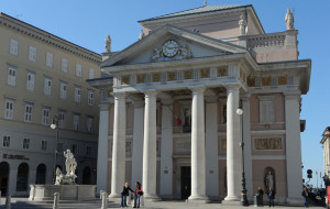 HYPO BANK:A TRIESTE PRESIDIO DAVANTI AL CONSOLATO CHIUSO