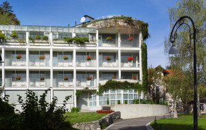 CONCORRENZA SANITARIA OLTRE CONFINE