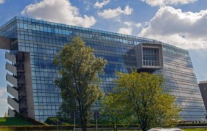 SERRACCHIANI INCONTRA VERTICI HYPO BANK