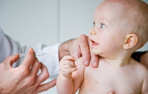 L’INFERMIERA INFEDELE E LA SIRINGA CHE NON FACEVA PIANGERE I BAMBINI