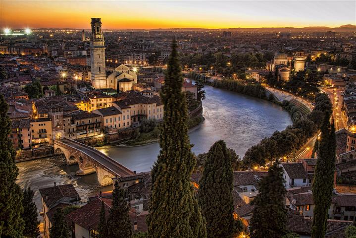 VeronaAtDuskFrom+CastelSanPietro-4264 (Small)