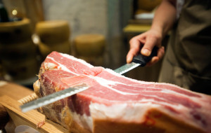 UN CORSO DI FORMAZIONE PER ARTIGIANI DEL PROSCIUTTO