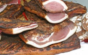 E’ L’ORA DELLO SPECK GAILTALER. TUTTI AD HERMAGOR