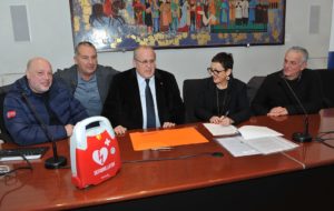 FONDAZIONE CARIGO: PROGETTO DEFIBRILLATORI