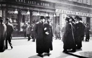 L’INVENZIONE DELLA RAZZA NEMICA: UN MONITO NECESSARIO PER LA NOSTRA CONTEMPORANEITÀ