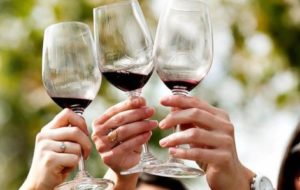 CANTINE APERTE APPREZZATE DA GIOVANI E STRANIERI