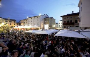 ARIA DI FESTA:  SAN DANIELE AVVOLTA DAL PROSCIUTTO