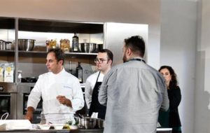 CUCINA TECNOLOGICA CHE  SI TOCCA A CASAMODERNA