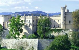 SHLOSS WOLFSBERG: UN CASTELLO STILE TUDOR IN AUSTRIA