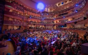 22°FEFF POSTICIPA A FINE GIUGNO. SOSTEGNO DA ISTITUZIONI