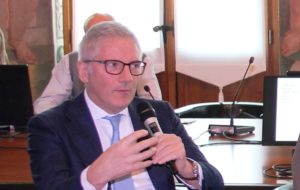 INTESA SAN PAOLO: GUARDIAMO AI GIOVANI