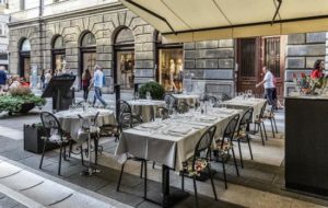 FVG: GIÚ I NEGOZI, SU ALBERGHI, RISTORANTI E BAR
