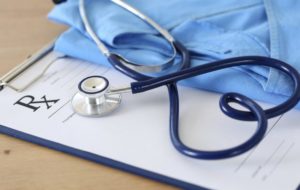 FOLLA NEGLI STUDI MEDICI. COSÌ TORNA IL COVID