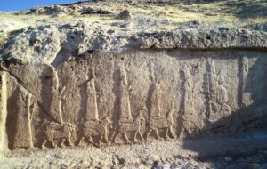 UNIUD: LA SCOPERTA DEI RILIEVI RUPESTRI DI FAIDA CANDIDATA AL PREMIO MONDIALE KHALED AL-ASAAD
