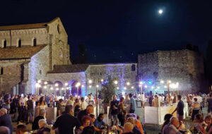 CALICI DI STELLE E VIGNETI APERTI