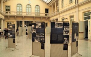 “QUI SI PARLA ITALIANO, QUI SI SALUTA ROMANAMENTE…”