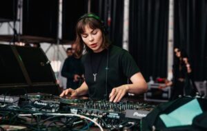 NINA KRAVITZ ALLA TIARE SUMMER EMOTION