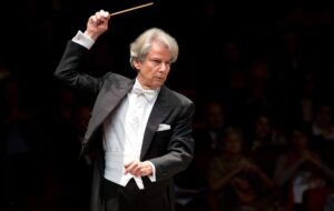 UN APPLAUDITO HARTMUT HAENCHEN HA APERTO LA STAGIONE SINFONICA DEL VERDI