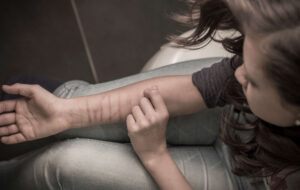 ADOLESCENZA E AUTOLESIONISMO