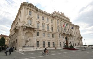 REINTRODUZIONE PROVINCE IN FVG: PRIMO SI’ DELLA CAMERA