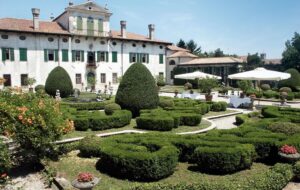 LE DONNE DE CLARICINI- DORNPACHER IN UN LIBRO