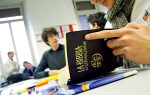 ISCRIZIONI AL NUOVO ANNO SCOLASTICO: È POSSIBILE SCEGLIERE L’INSEGNAMENTO DELLA RELIGIONE CATTOLICA