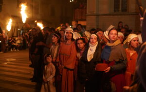 FVG – MEDIOEVO A VALVASONE, SI ENTRA NEL VIVO CON IL BANCHETTO E IL TEATRO DEI MISTERI