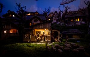 FVG – SUTRIO, IL BORGO CHE SI ILLUMINA DI PRESEPI E MERAVIGLIA