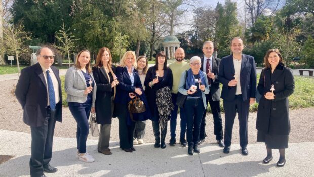 GORIZIA: CONTRO I DISTURBI ALIMENTARI SINERGIA IN RETE E UNA PANCHINA LILLA AI GIARDINI PUBBLICI